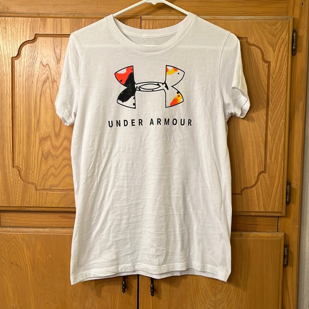Under Armour the classic white tee size Medium